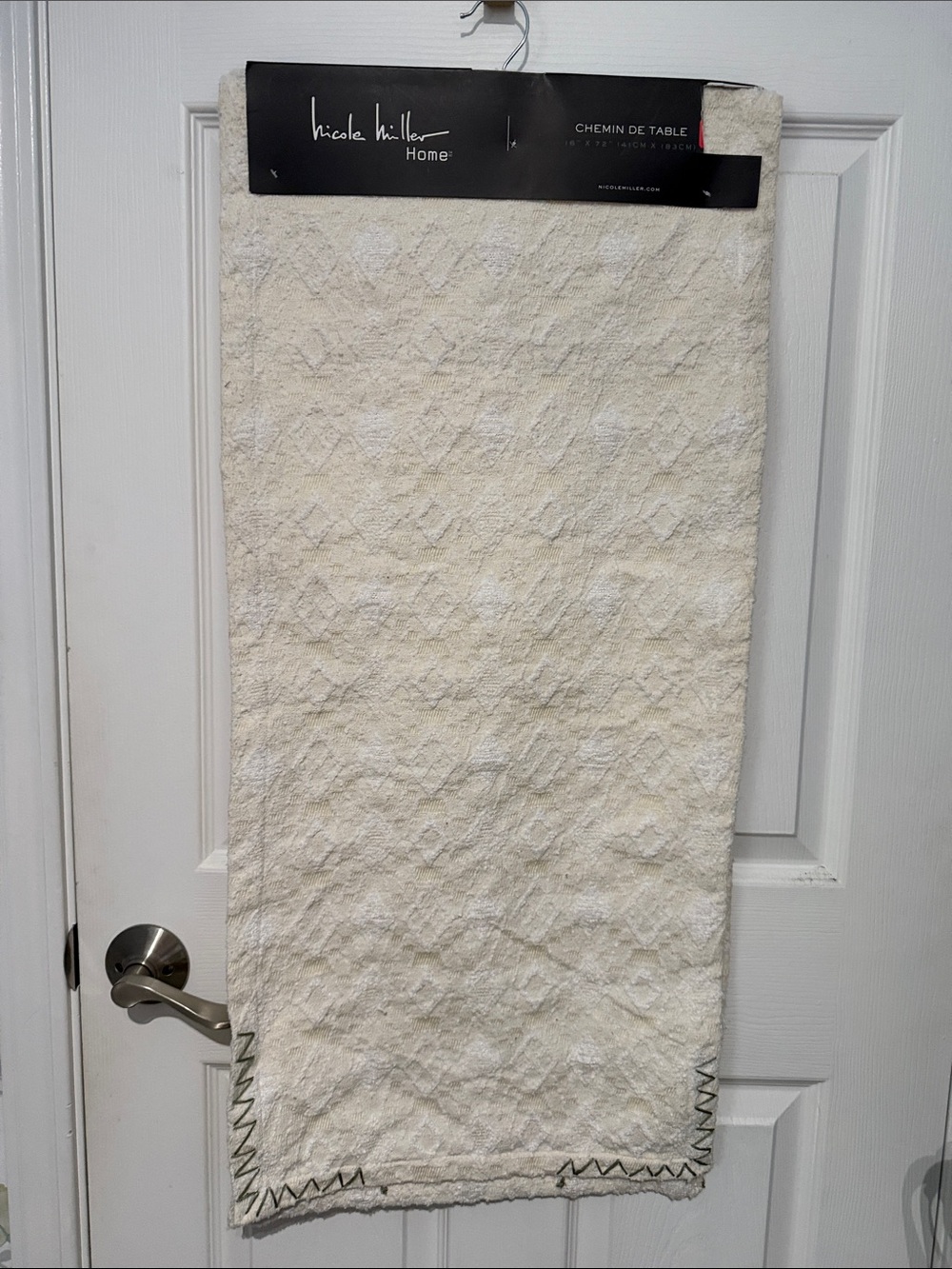 NWT Nicole Miller Cream Textured Diamond Table Runner with Zigzag Trim